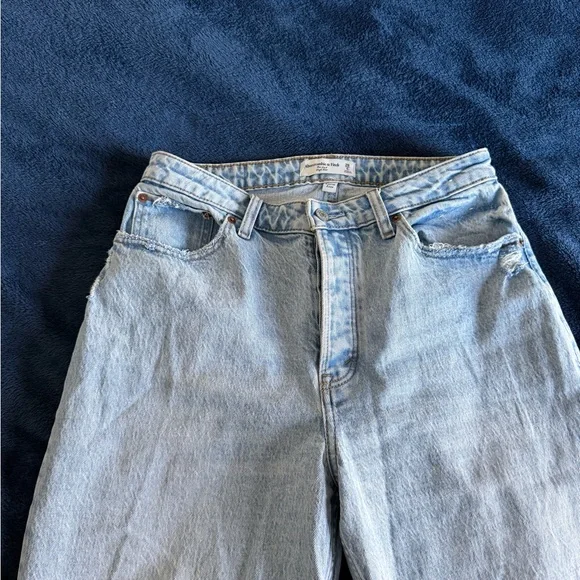 Abercrombie & Fitch Light High Rise Dad Jeans - Picture 2 of 6